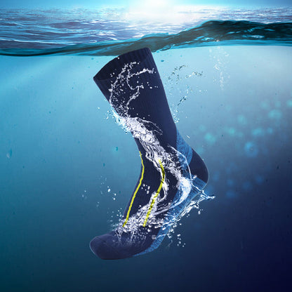🌧️💧3-layer waterproof socks, breathable and moisture-wicking, perfect for outdoor adventures🏞️🚶