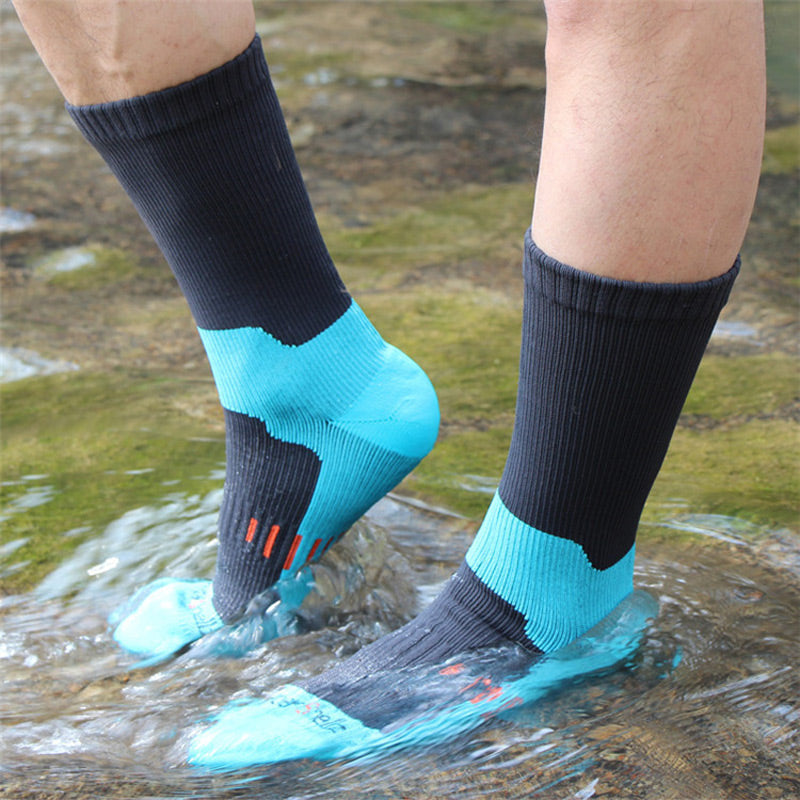 🌧️💧3-layer waterproof socks, breathable and moisture-wicking, perfect for outdoor adventures🏞️🚶